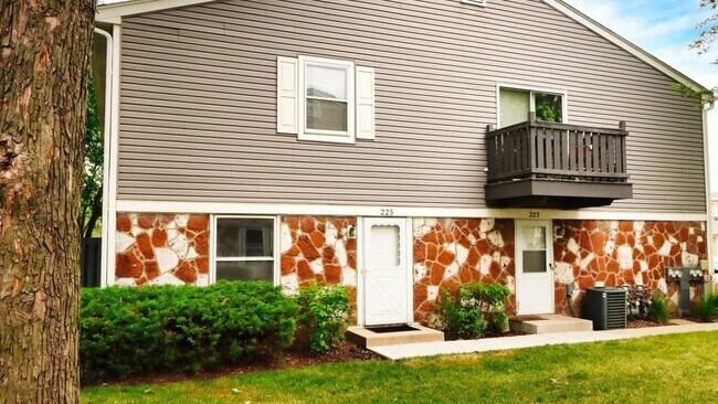 Building Photo - 567 Forum Dr