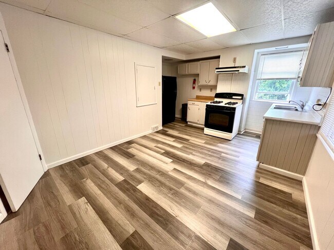 Building Photo - 1509 Hatteras St
