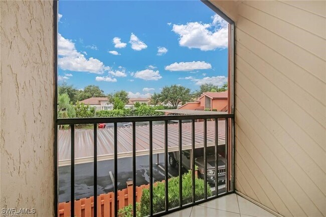 Building Photo - 124 Cypress Way E