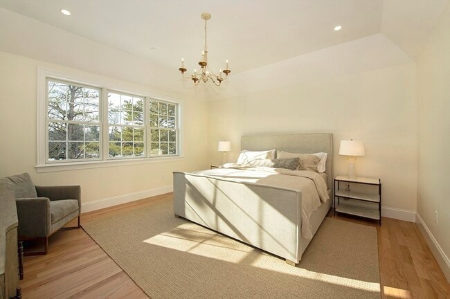 Building Photo - 23 Clubview Dr