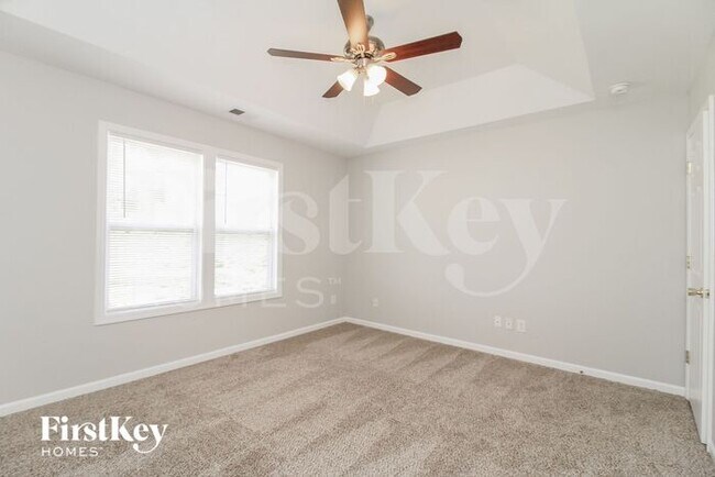 Building Photo - 325 Northoaks Drive