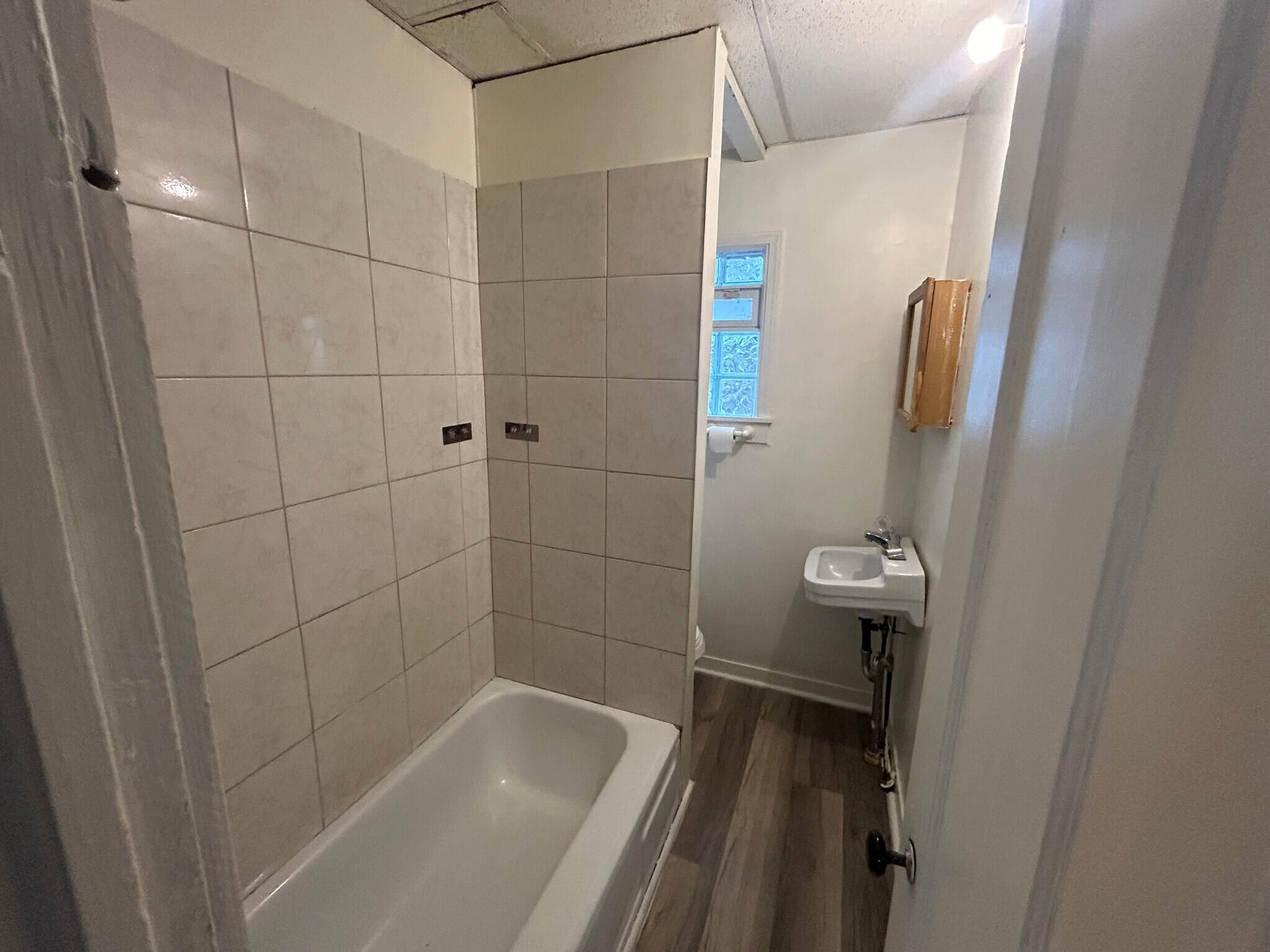 Building Photo - 121 Elba St