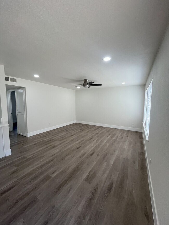 Building Photo - Downstairs Unit Newly Remodeled!!! MUST SE...