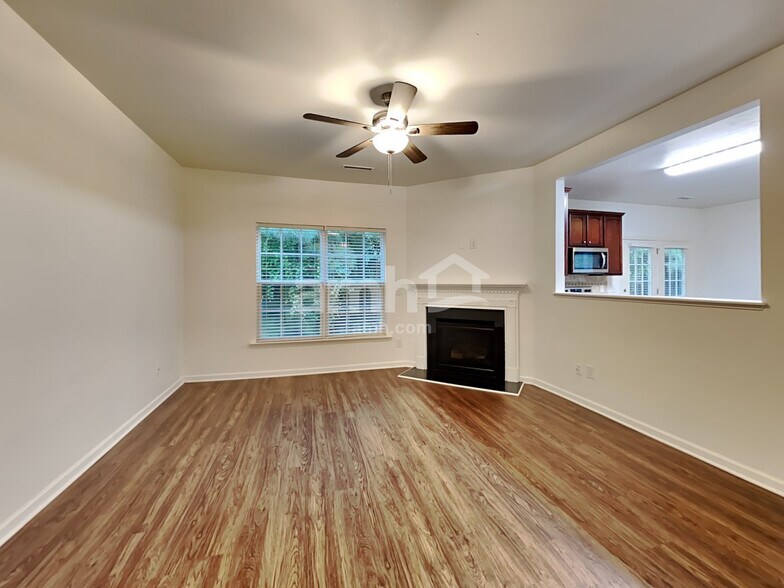 Building Photo - 1625 Essexwood Dr