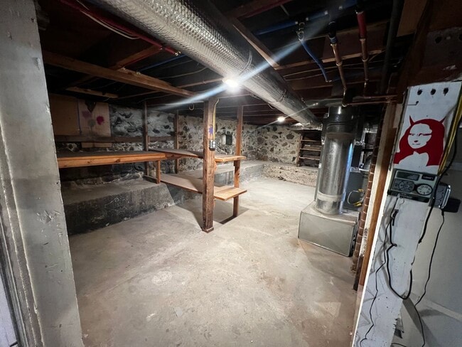 Building Photo - Beautiful 2-Bedroom House with Yard