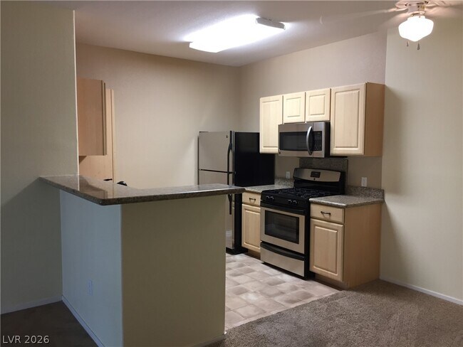 Building Photo - 8250 N Grand Canyon Dr