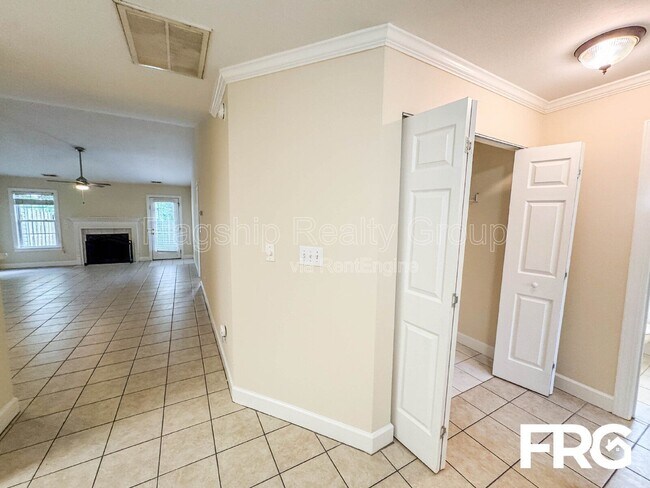 Building Photo - 149 Emily Dr
