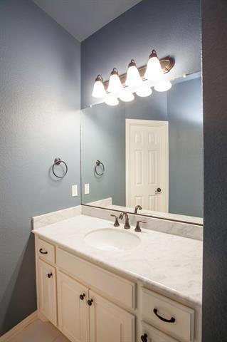 Building Photo - 8100 Rosemont Dr