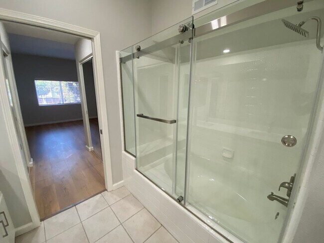 Building Photo - Completely Remodeled 2 Bedroom, 2 Bathroom...