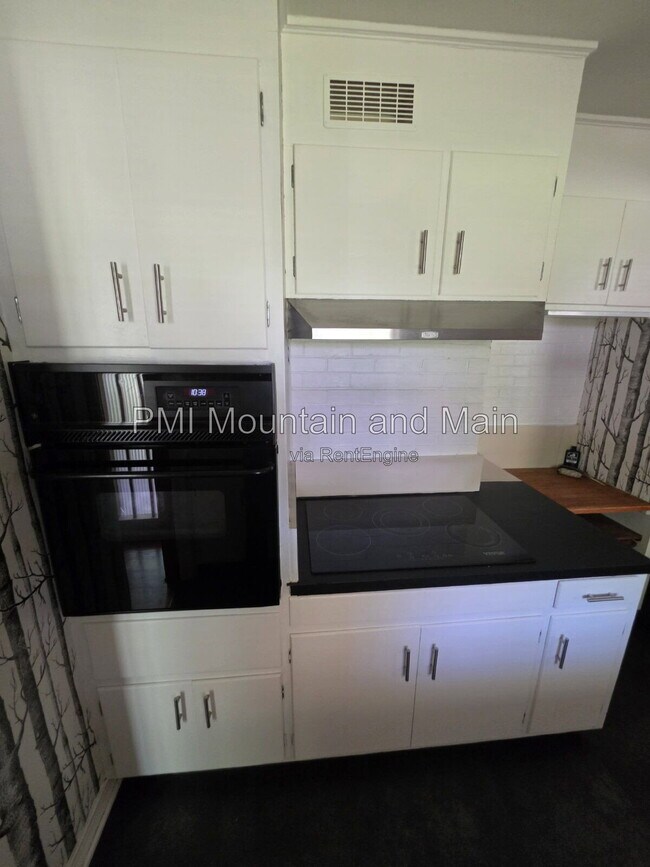 Building Photo - 99 Marlborough Rd