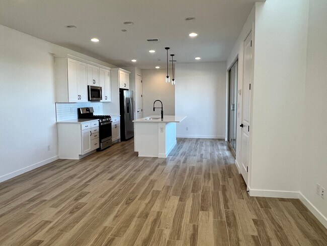 Building Photo - 2773 Claire Dr
