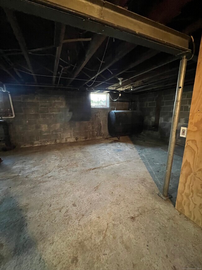 Building Photo - 21 Meadowside Rd
