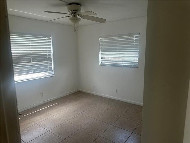Building Photo - 8507 Sunset Dr