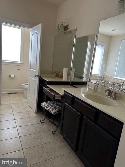 Building Photo - 605 Sunflower Cir