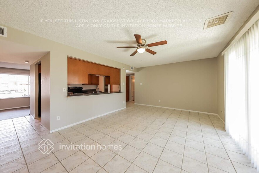 Building Photo - 5043 W Frier Dr