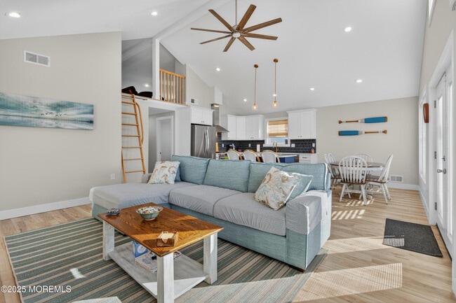 Building Photo - A3255 Goa Way