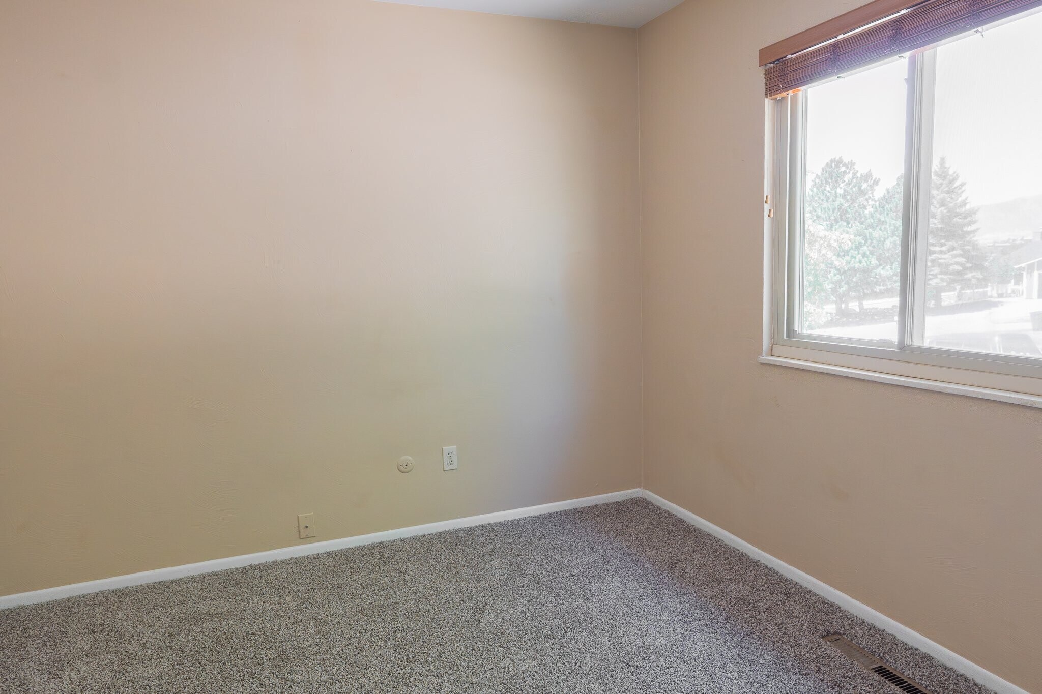 Building Photo - 2617 Montebello Dr W
