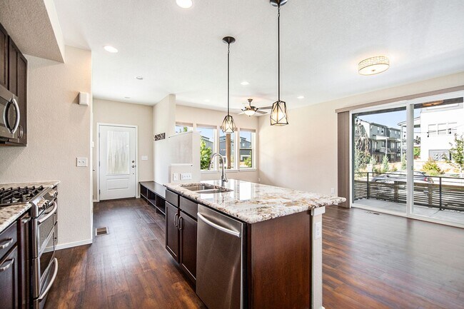 Building Photo - Gorgeous 4 Bed, 3.5 Bath Home in North West Denver