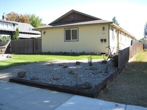 Building Photo - 312 W 9th Ave
