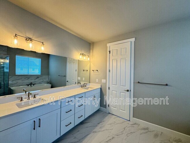 Building Photo - 3835 SW ALAVA COURT