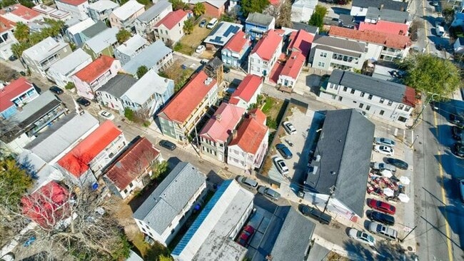 Building Photo - 8 Sires St