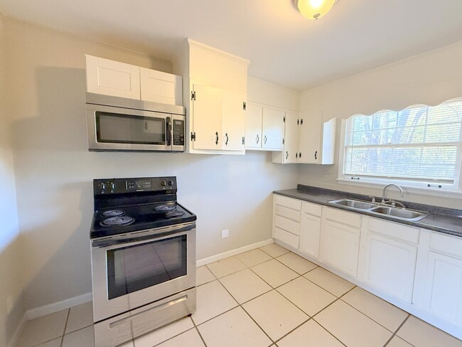 Building Photo - 1729 Laverne Dr NW