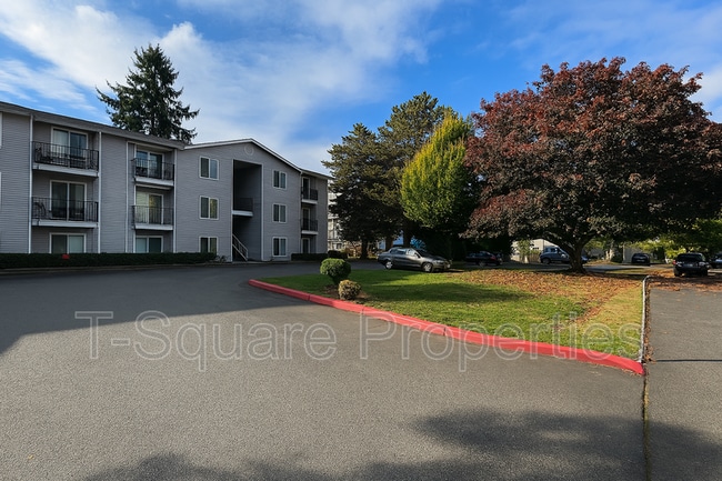 Building Photo - 7041 S 116th Pl