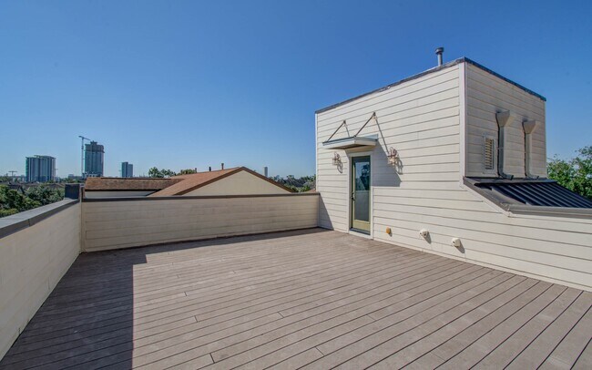 Building Photo - 517 Fowler St