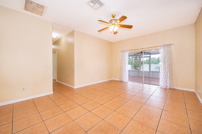 Building Photo - 10831 Leader Ln
