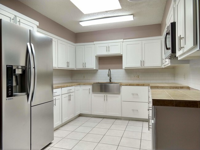 Building Photo - 3620 Gumwood Ave