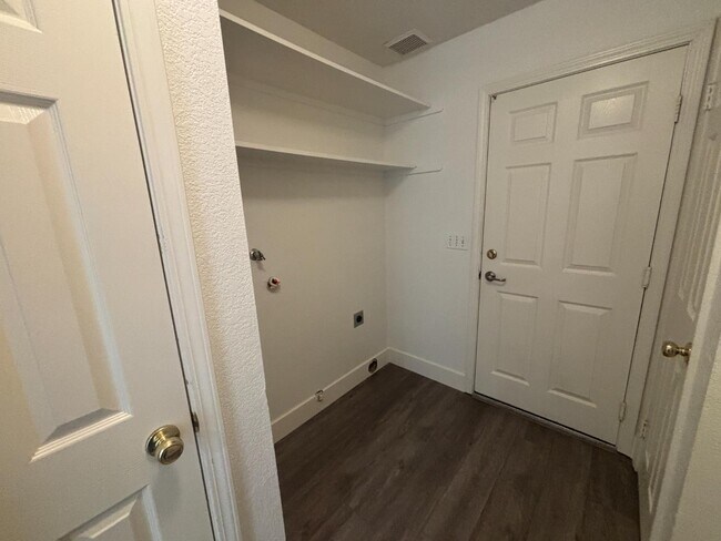 Building Photo - 5754 W Tenaya Ave