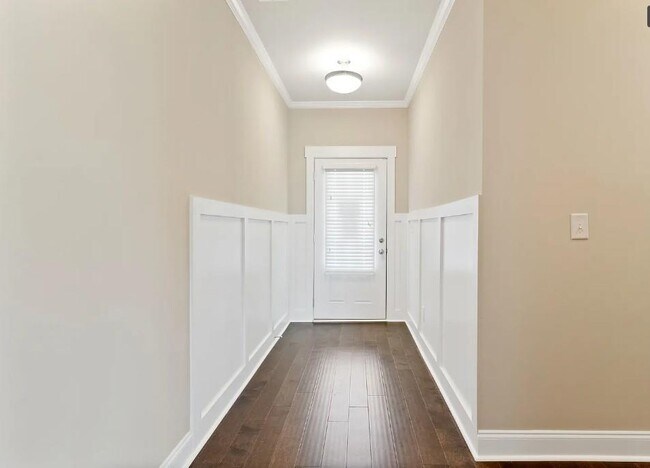 Building Photo - 1905 Manor Pointe Dr