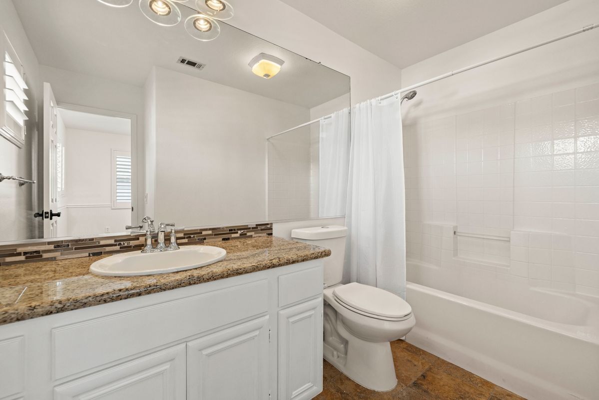 Building Photo - 27815 Sunflower Ct