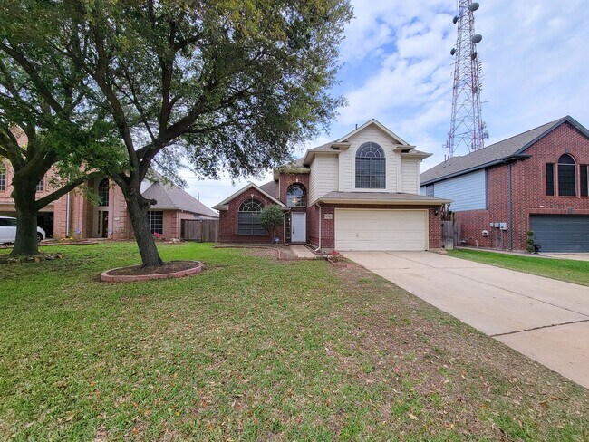 Building Photo - NICE CLEAN HOME. FORMAL LIVING DINING , DEN, BIG KITCHEN WITH BRAKFAST ROOM. TILE FLOOR IN KITCHE...