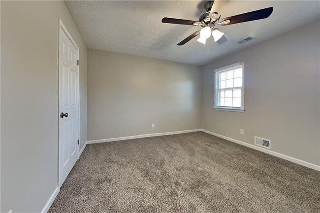 Building Photo - 2219 N Landing Run