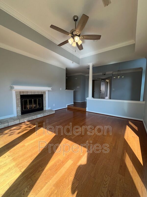 Building Photo - 1109 E Morehead St