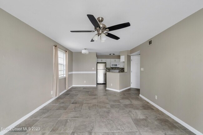 Building Photo - 1801 Island Club Dr