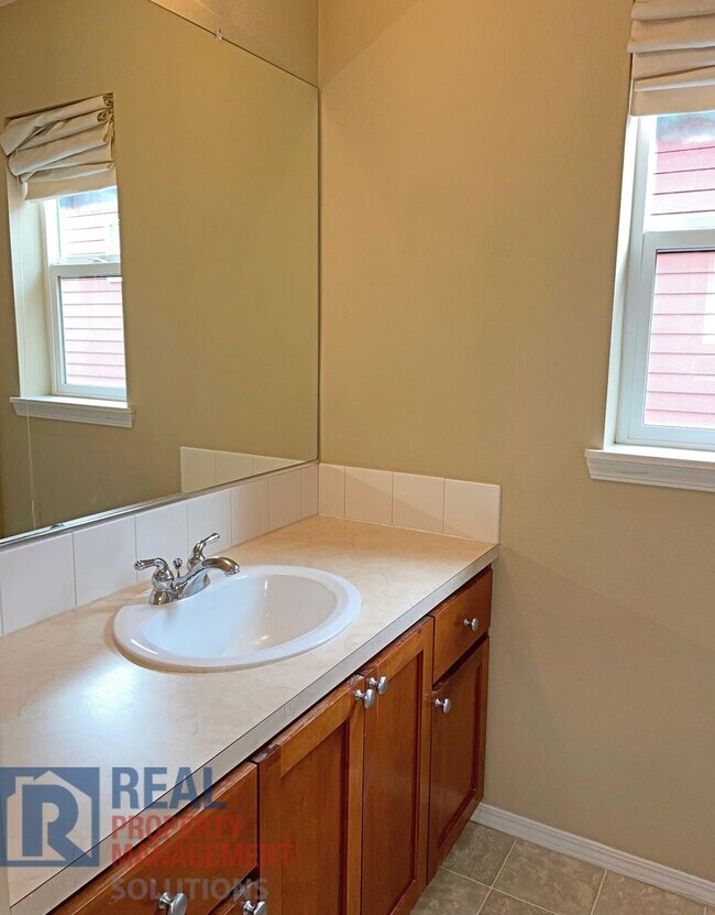 Building Photo - Remarkable Custom Home in Arbor Vineyard!