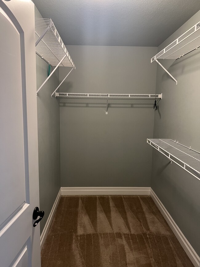 Building Photo - 1526 NE Market Dr