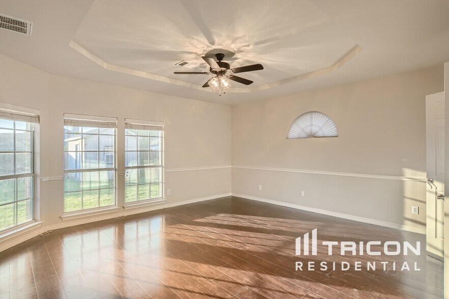 Building Photo - 2112 Pecan Ridge Dr