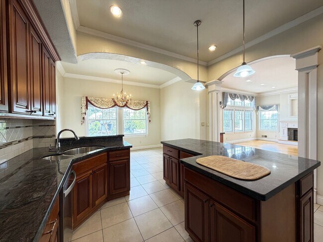 Building Photo - 738 Palmera Ct