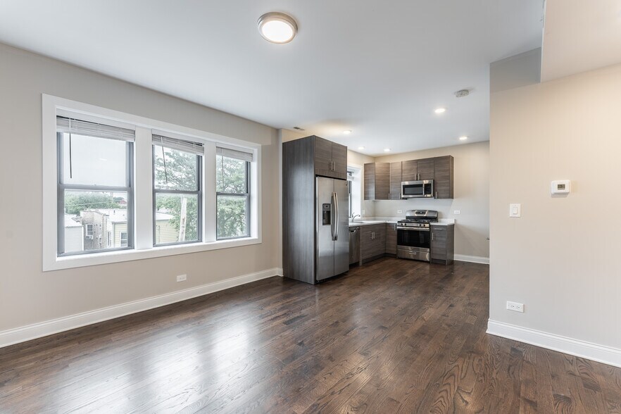 Building Photo - 2238 N Sawyer Ave