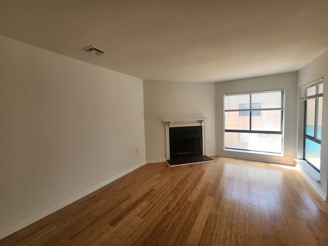 Building Photo - 4900 Spring Lake Dr