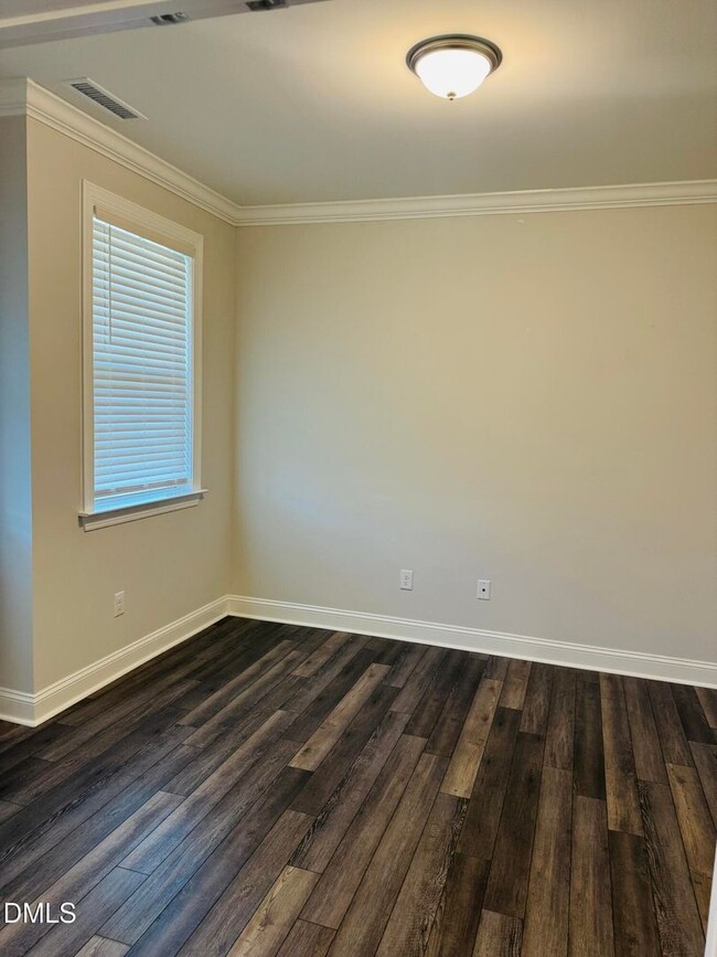 Building Photo - Stunning 4 Bedroom 3 Bathroom Single Family Home with 1st floor office w/ FREE high-speed interne...