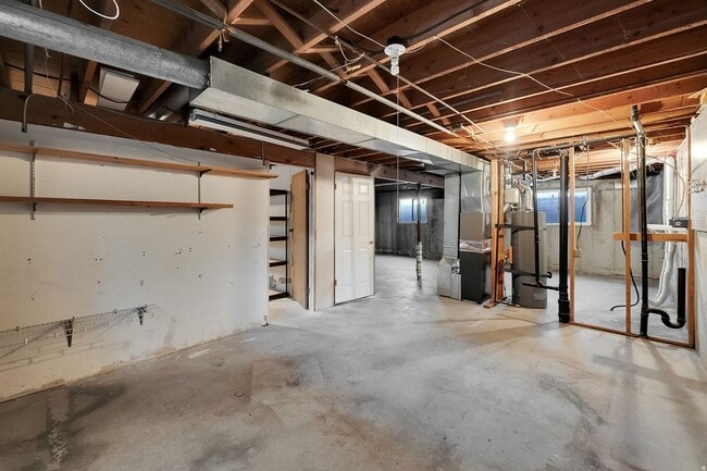 Building Photo - 916 Vics Rd