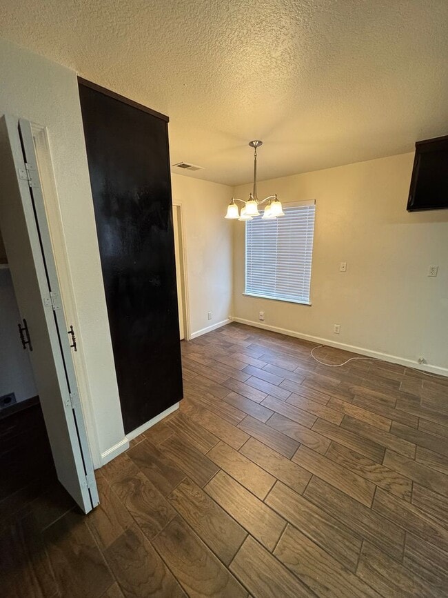 Building Photo - 1107 Wimbledon Dr