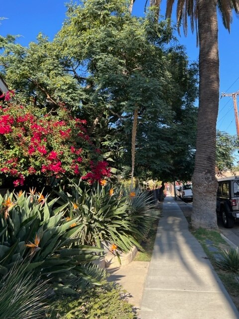 florida street - 1426 E Florida St