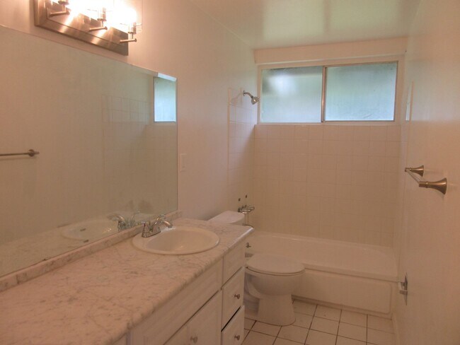 Building Photo - Book your appointment today for this cozy ...