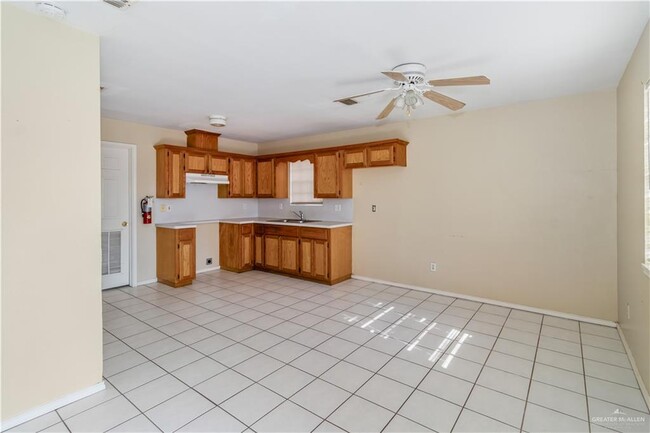 Building Photo - 6 Cisne St