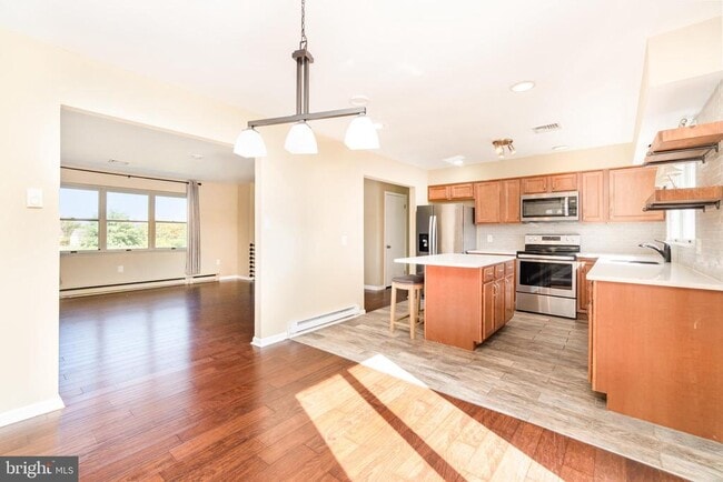 Building Photo - 1145 Highland Dr
